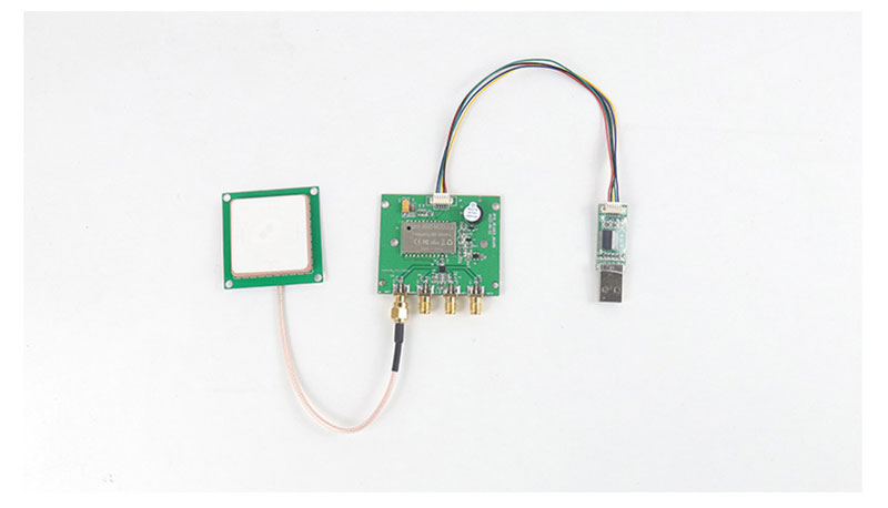 modul frekuensi ultra tinggi rfid empat saluran UHF Modul Pembaca Identifikasi Frekuensi Radio Universal Internasional Empat Modul Antena 6